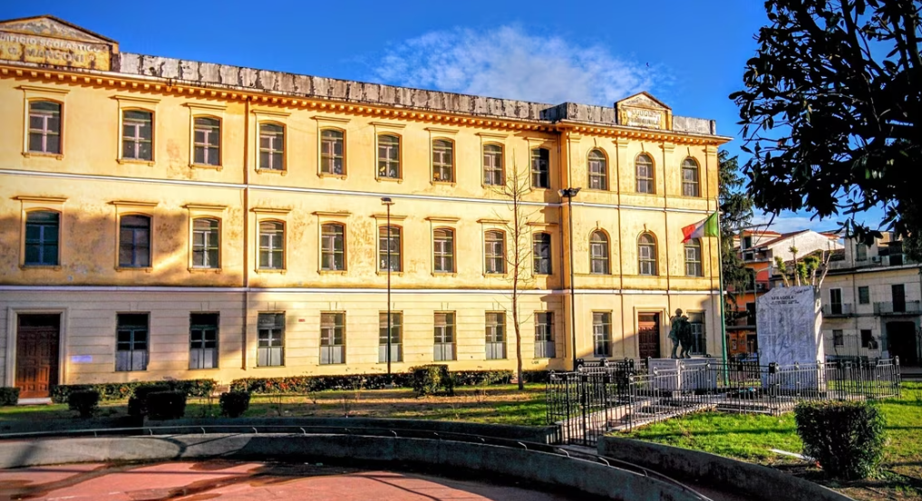 istituto-marconi-afragola-bidello-aggredito